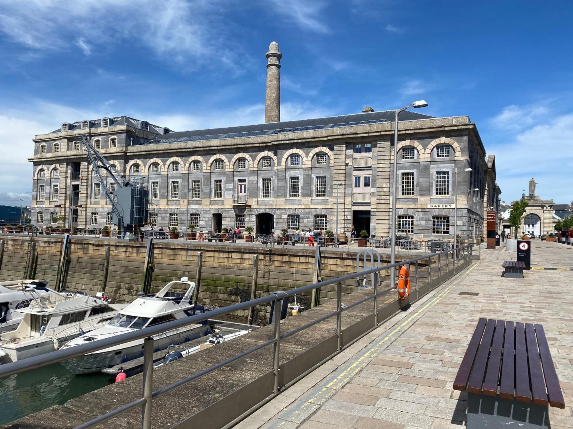Royal William Yard Apartments Plymouth Bilik gambar