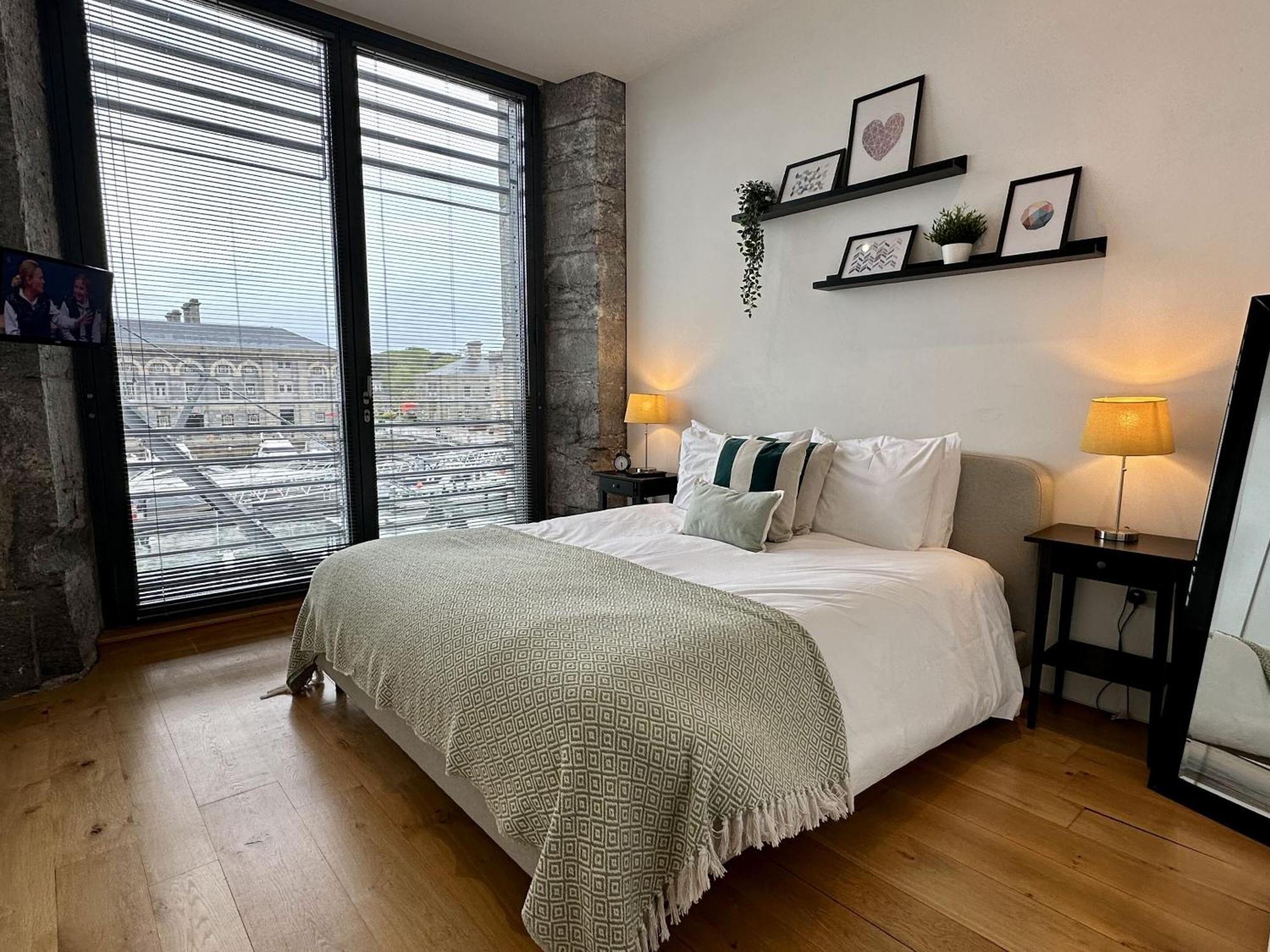 Royal William Yard Apartments Plymouth Bilik gambar